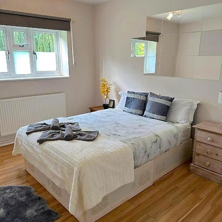 303 Alexandra Avenue Ha2 9Dx Pinner Exterior foto
